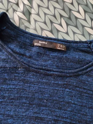 Camiseta manga larga azul y negra