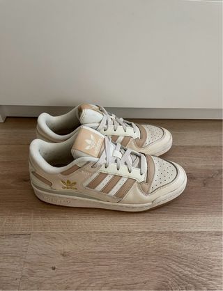 Zapatillas Adidas Beige y Blancas