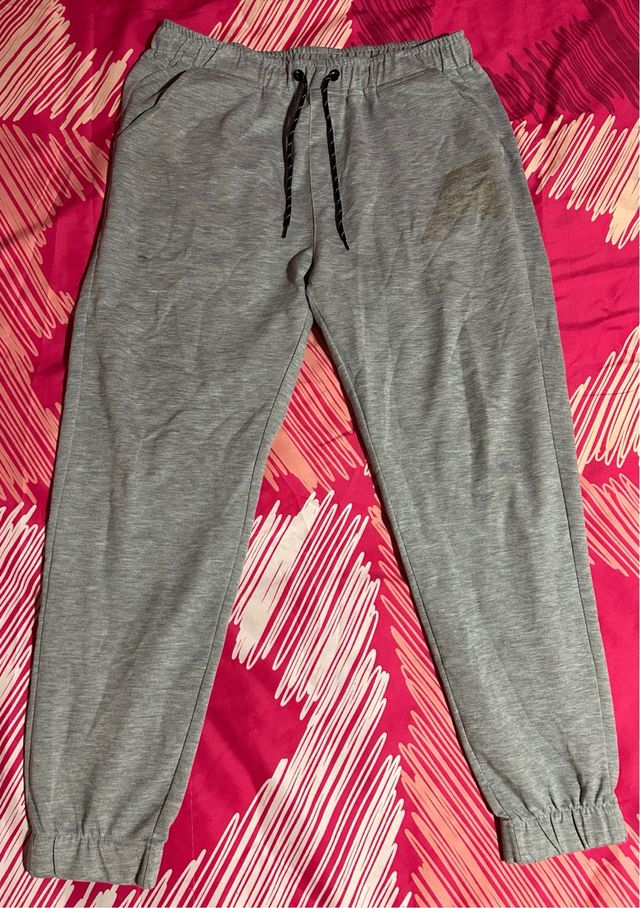 Pantalones grises con cordón