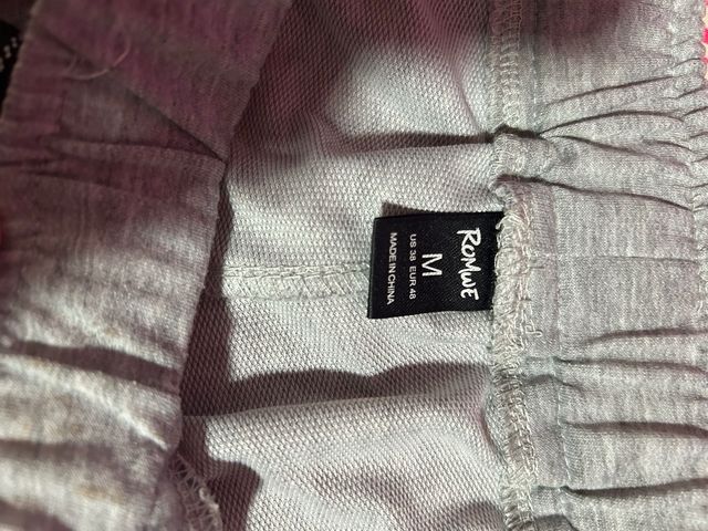 Pantalones grises con cordón