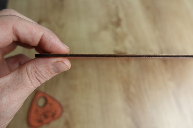 Tabuleiro Ouija de madeira com planchette incluída
