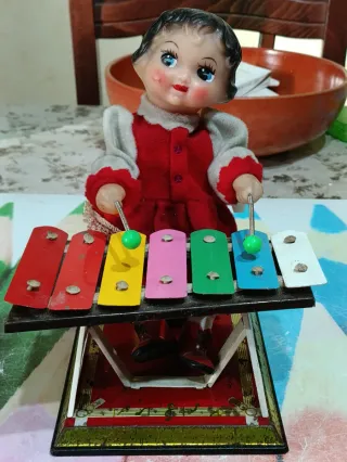 Giocattolo vintage bambina xilofono