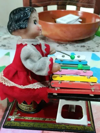 Giocattolo vintage bambina xilofono