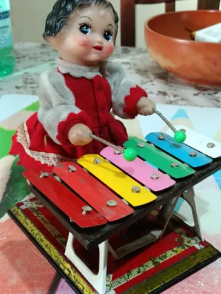 Giocattolo vintage bambina xilofono
