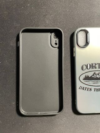 Confezione 2 custodie esclusive per iPhone XR da 12€