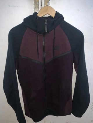 Sudadera Nike Tech Negra y Rojo Oscuro