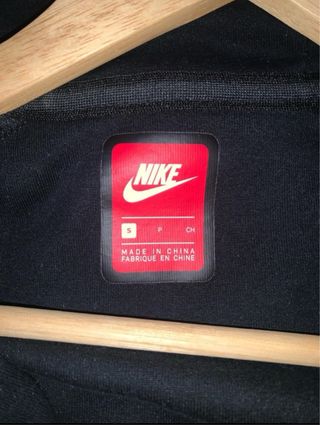 Sudadera Nike Tech Negra y Rojo Oscuro