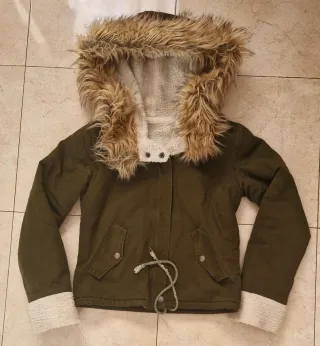 Abrigo verde con forro borreguito blanco