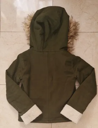 Abrigo verde con forro borreguito blanco