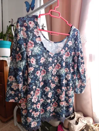 Jersey floral azul y rosa