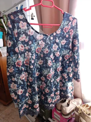 Jersey floral azul y rosa