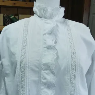 Blusa antigua con encaje