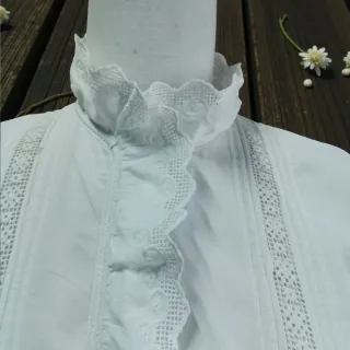 Blusa antigua con encaje