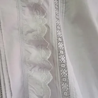 Blusa antigua con encaje