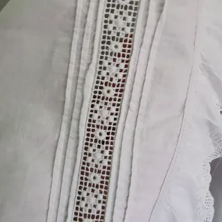 Blusa antigua con encaje