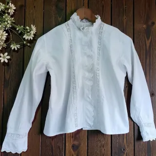 Blusa antigua con encaje
