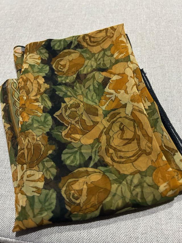 Pañuelo floral verde y amarillo