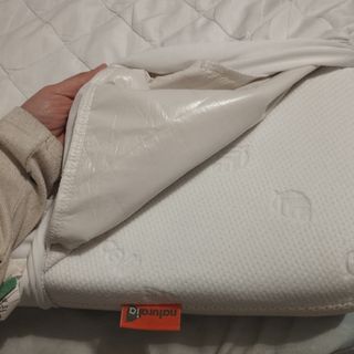 Colchón de cuna y protector. Marca Ergocell