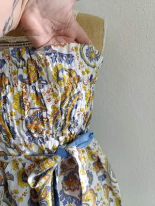 Vestido estampado paisley con encaje