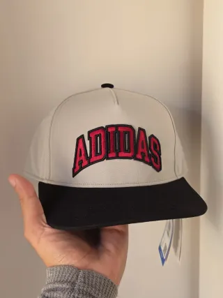 Gorra Adidas Blanca y Negra