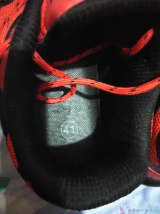 Tenis/Zapatillas Rojas y Negras para hombre