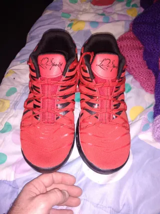 Tenis/Zapatillas Rojas y Negras para hombre