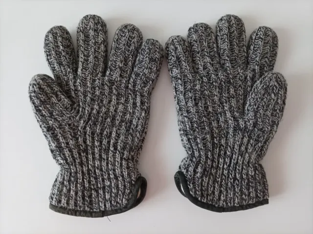 Guantes Thinsulate grises y negros