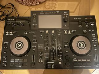 Mesa DJ Pioneer DJ TODO EN UNO Negra