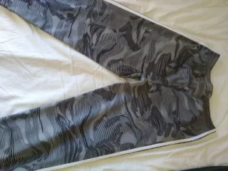 Pantalones Adidas Diseño Gris y Negro