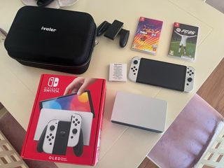 Nintendo Switch OLED + Accessori + 2 Giochi