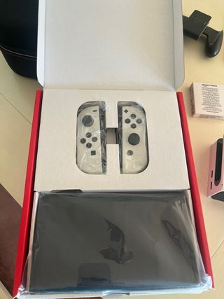 Nintendo Switch OLED + Accessori + 2 Giochi