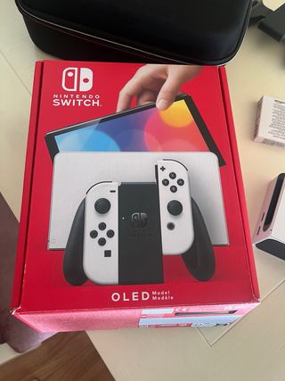 Nintendo Switch OLED + Accessori + 2 Giochi