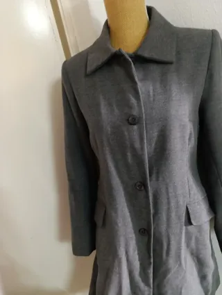 Chaqueta gris botones