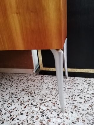 APARADOR MINIMALISTA ESTILO AÑOS 70