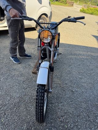 Moto Bultaco Roja