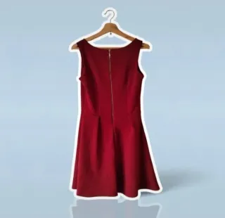 Vestido granate con curvas