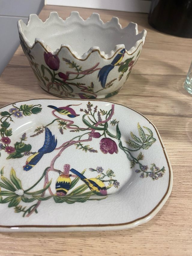 Cuenco y plato de porcelana con pájaros