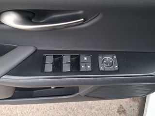 Lexus UX 250h Business 2WD 135 kW (184 CV)