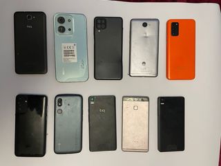 Lotto di 10 telefoni cellulari per ricambi.