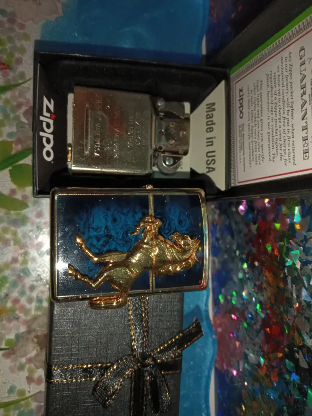 Zippo "Liberty Horse" placado oro Original jewelle