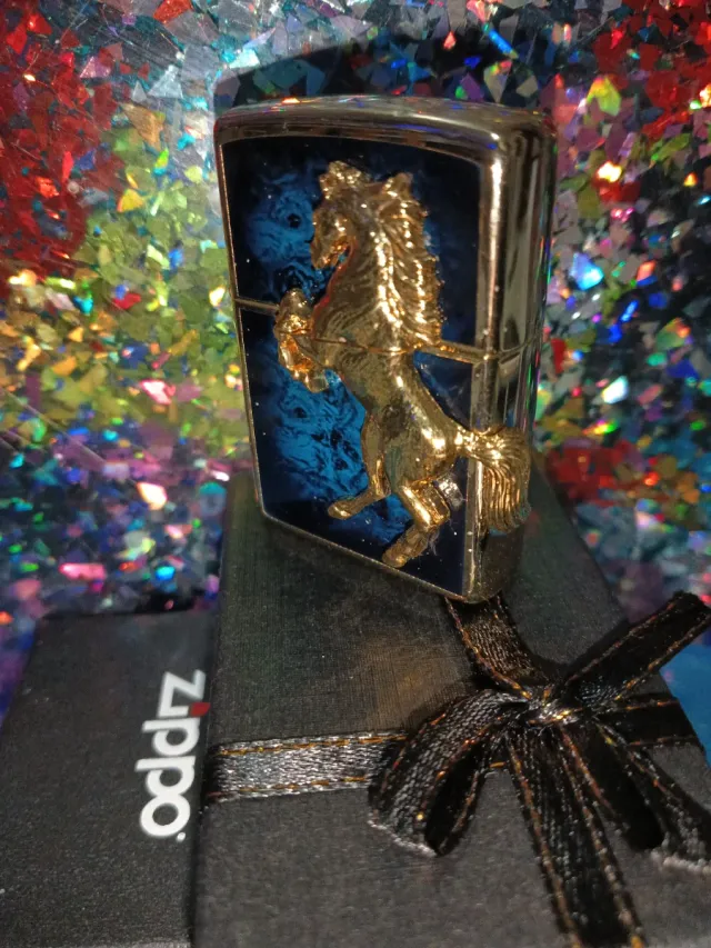 Zippo "Liberty Horse" placado oro Original jewelle