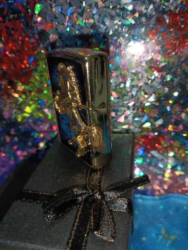 Zippo "Liberty Horse" placado oro Original jewelle