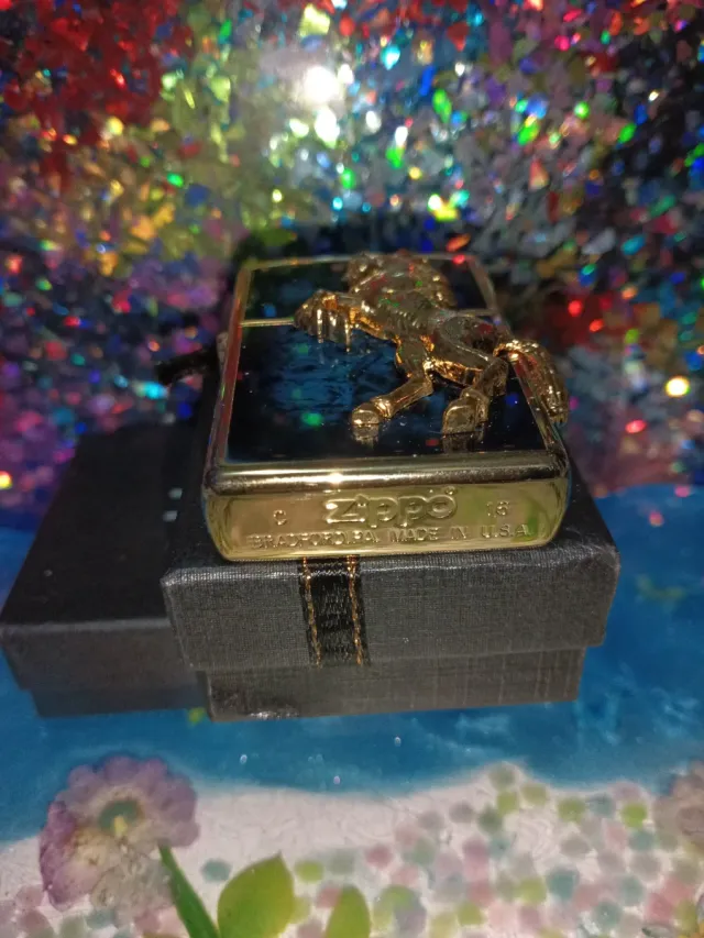 Zippo "Liberty Horse" placado oro Original jewelle