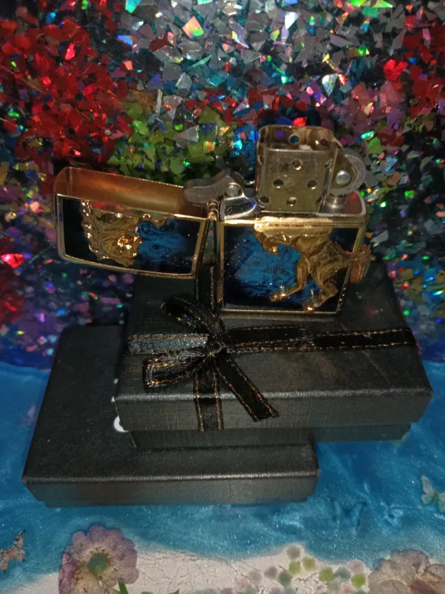 Zippo "Liberty Horse" placado oro Original jewelle