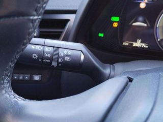 Lexus UX 2.0 250h Business