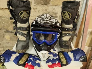 Casco de moto con gafas y guantes, negociable