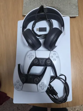 Consola PS5 con 2 mandos Auricular de regalo Sony