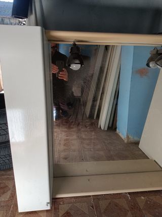 Specchiera con cornice in legno e vetro