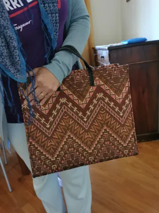 Borsa tote bag fantasia con tasche