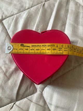 Scatola a forma di cuore rossa